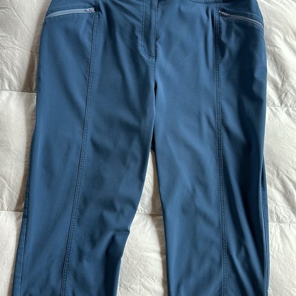 Chicos lightly worn capris. Size 2 in Chico sizes equals a size 12. - Picture 2 of 2